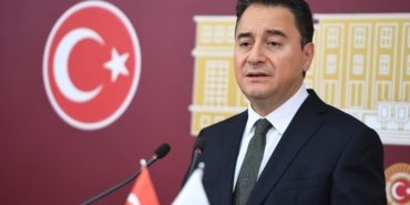 Ali Babacan: Son üç yılda tekstil ve hazır giyimde 10 bine yakın fabrika kapandı